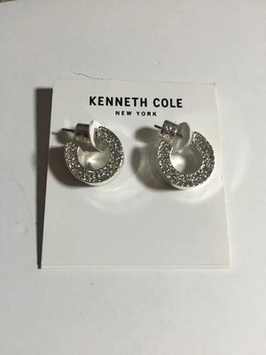 Aro Huggie mate plano Kenneth Cole tono plata 24F $30 Foto 1 de 4