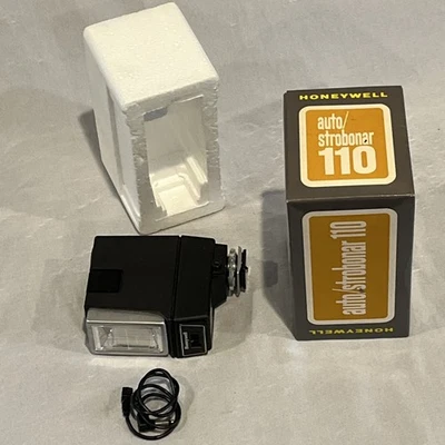 Vintage Honeywell Auto / Strobonar 110 Thyristor Flash w/ cable (4506) - Image 1 of 4