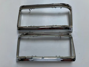 Original Hella Rahmen Chrom Rücklicht Rückleute links + rechts Mercedes W115 NEU - Picture 1 of 6