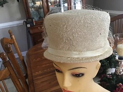 Sombrero cubo blanco vintage - Gorra para mujer años 60 con velo negro - sombrerería antigua Foto 1 de 3