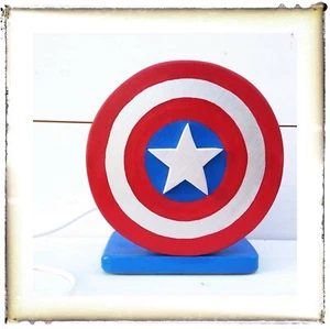 Lampada in legno 'Capitan America', idea regalo Natale, Marvel in legno. - Foto 1 di 7