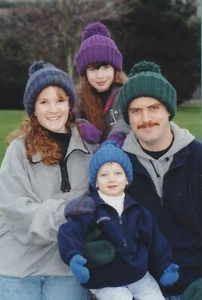 Fiber Trends Knitting Pattern AC-20 Easy Hat & Mittens for Child, Adults - Picture 1 of 3