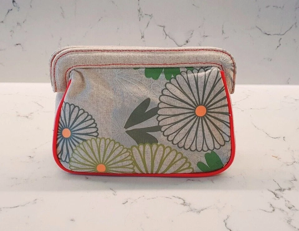 [SPECIAL BUNDLE] SHISEIDO - 10x Lipsticks + Makeup Bag - image 1 of 1