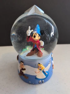 Enthält Mickey Mouse als Zauberlehrling auf dem Globus und andere - Bild 1 von 10
