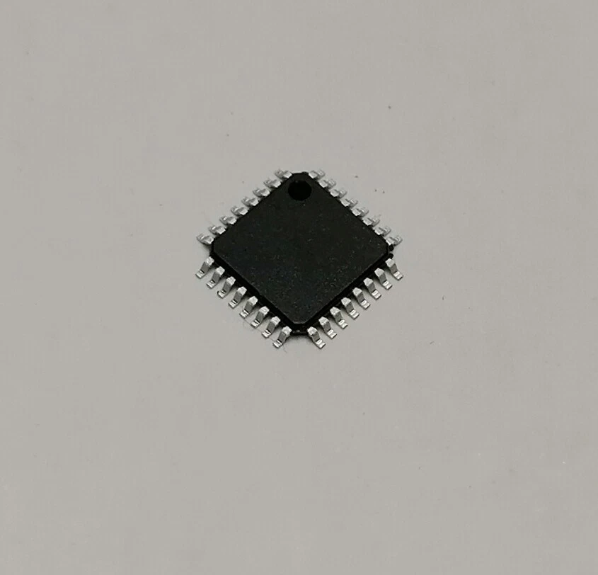 Atmel ATSAMD20E15A-AU MC 32bit 1,62V 32kB Flash 48MHz TQFP32 - Bild 1 von 1