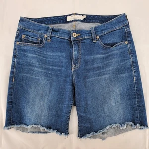 Torrid Womens Size 12 Mid Rise Raw Hem Medium Wash Shorts Pre-Owned - Picture 1 of 5
