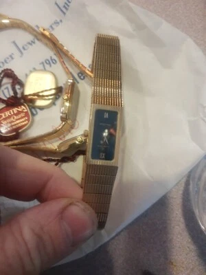 Reloj suizo de cuarzo dorado vintage para dama Certina años 80 con pulsera de acero inoxidable JW Foto 1 de 4