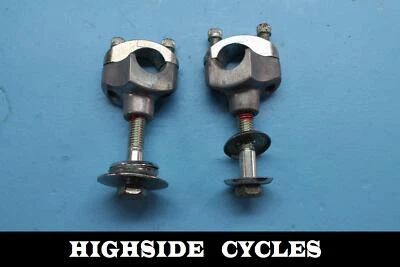 1368 01 HARLEY-DAVIDSON ELECTRA GLIDE LEFT RIGHT HANDLEBAR CONTROL CLAMP HALF - Image 1 of 4