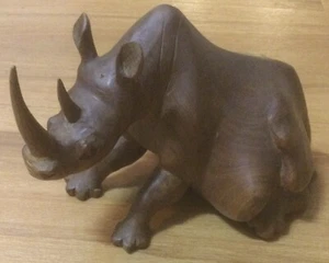 Large carved wooden Rhino - Picture 1 of 5