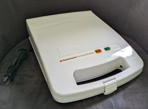 Toastmaster Family WAFFLE BAKER Maker Large 4 Waffles Model 287 CRACK on Handle - Picture 1 of 17