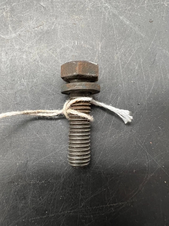 Ford Ranger 1983-1988 2,3 L OEM colector de escape de aire cabezal perno de montaje Foto 1 de 4