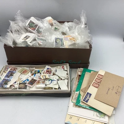 Large Bundle of Vintage Australia & International Stamps (Z1) NS#8743 - Image 1 of 4