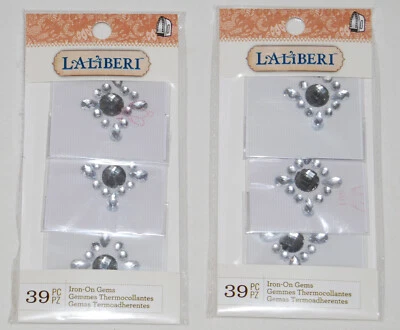 Lote de 2 enfeites aglomerados de gemas de ferro La Liberi com brasão cinza - Imagem 1 de 4