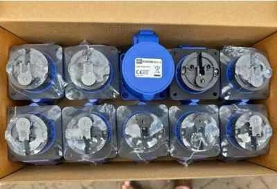 MK K9433blu SKT PAN STR 32A 3 Pin 250v Ceeform Panel Socket. JOB LOTS Of 10 - Image 1 of 4