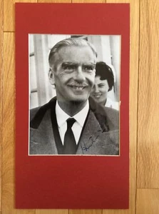 Signature ANTHONY EDEN British Prime Minister * On Matted Photograph - Picture 1 of 3