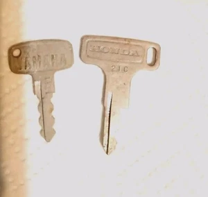 2 Vintage Motorcycle Keys -Yamaha & Honda - Picture 1 of 5