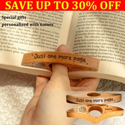 Personalised Book Page Holder Just One More Page Custom Wooden Thumb Page Xmas - Imagem 1 de 4