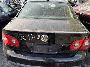2006 Volkswagen Jetta 1.9L Turbo Diesel M/T  Trunk Decklid Tailgate OEM - Picture 1 of 3