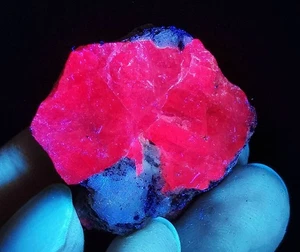 30g Natural Red Fluorescent Columnar Spinel Rough Rock Specimen Myanmar - Picture 1 of 16