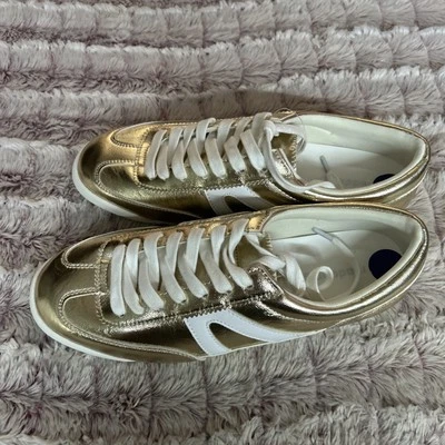 Zapatillas doradas Steve Madden para niña talla 8,5 Foto 1 de 4