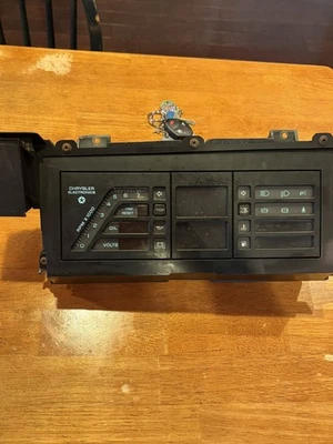 Grupo de medidores digitales láser Chrysler 84-86 Foto 1 de 2