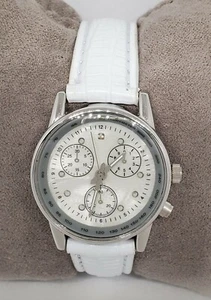 Ladies Beautiful Round Silver Tone White Faux Leather Strap Analog Watch C1 - Picture 1 of 9