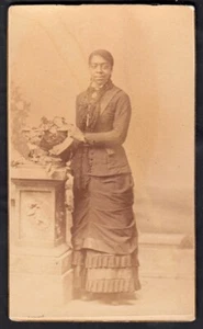 WEALTHY BLACK VICTORIAN WOMAN STOIC LOVELY CONFIDENT FACE ~ 1800s CDV PHOTO - Picture 1 of 3