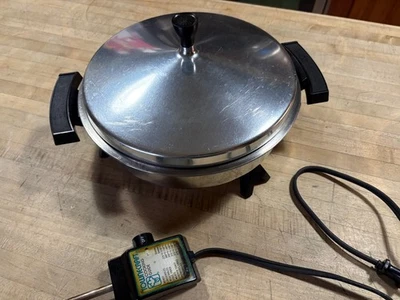 Винтажная электрическая сковорода Webalco с масляным сердечником 7155 с зондом питания Townecraft и крышкой Deco - Изображение 1 из 4