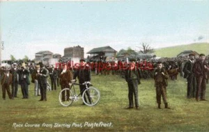 PRINTED POSTCARD OF PONTEFRACT RACE COURSE (NEAR WAKEFIED) WEST YORKSHIRE WRENCH - Picture 1 of 2