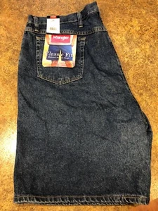 Wrangler Classic Fit Relaxed Sitz und Oberschenkel Jeansshorts Herren Gr. 44 Neu mit Etikett - Bild 1 von 6