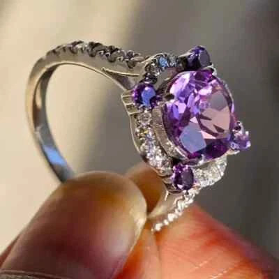 Anillo halo redondo de diamantes de amatista creado en laboratorio de 2 quilates para mujer enchapado en oro blanco de 14 quilates Foto 1 de 4