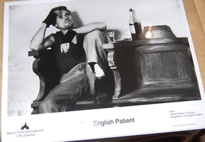 "THE ENGLISH PATIENT" 1997 10X8 GLOSSY FILM RELEASE PHOTO WILLEM DAFOE - Picture 1 of 1