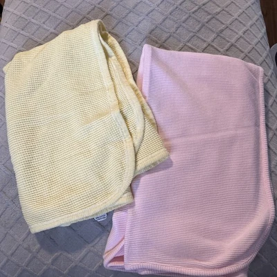 Manta Bebé Morgan Amarilla Tejido Gofre Térmica Conexión Bebé Rosa Lote X2 Foto 1 de 4