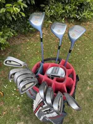 NICE SET OF LADIES LYNX / WILSON GOLF CLUBS IN A CALLAWAY CART BAG. FREE POST - Image 1 of 4