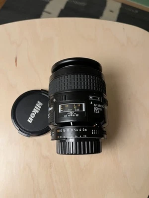 Lente macro para cámara Nikon AF Micro Nikkor 1:2.8D 60 mm Foto 1 de 4