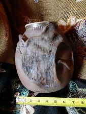 Vase poterie vintage Middour grotesque lézard dragon fantaisie signé milieu du siècle