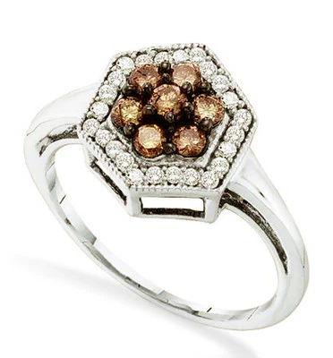 Anillo de oro blanco de 10 quilates con halo hexagonal de diamantes marrón chocolate racimo de 0,50 quilates Foto 1 de 4