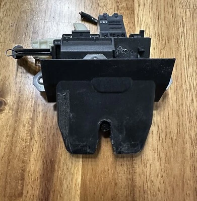 Conjunto de actuador de bloqueo de tapa de cierre de maletero Volvo S60 2011-2018 31335046 OEM Foto 1 de 2