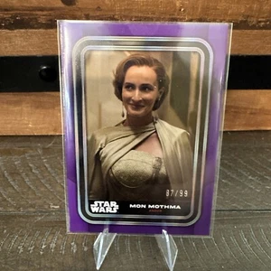 2023 Topps Star Wars Mon Mothma púrpura #'ed 87/99 #68 - Imagen 1 de 2