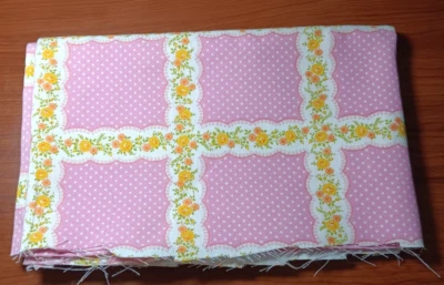 VTG Concord Fabrics Pink Polka Dot Scalloped Flower Border Squares .75 x 45" - Image 1 of 4