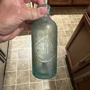 Vernon & Obrien Embossed Hutchinson Soda Bottle Mechanicville New York NY - Picture 1 of 13