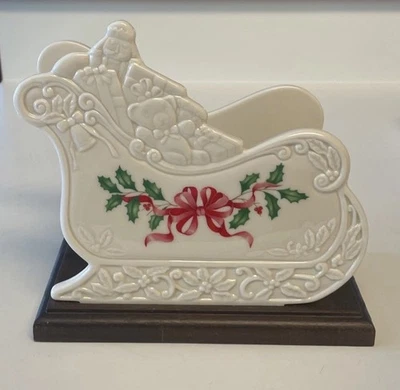 NAVIDAD Lenox TARJETA / SERVILLETA SANTA SOPORTE TRINEO ~ Holly Berries Cinta Roja Foto 1 de 4