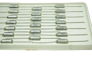 Lote de 10 piezas de condensadores de tantalio axial Sprague Sprague 100uF 16 V. - Imagen 1 de 3