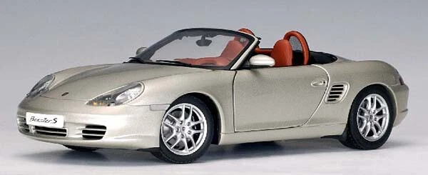 Porsche 986 Boxster S Artic 2003 plateado de Autoart 1/18 77882 nuevo en caja Foto 1 de 1