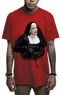 Camiseta Mafiosa Gunpoint Irmã Freira Religiosa AK 47 Rifle Armas Tatuagens Urbana Vermelha - Imagem 1 de 3
