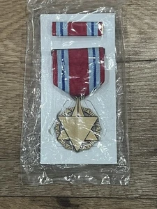 Genuine U.S. Full Size Medal : AIR FORCE Combat Readiness - NOS Sealed Plastic - Picture 1 of 7