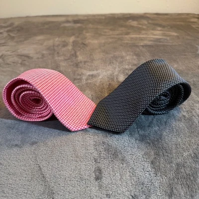 Corbata de seda para hombre rosa y negro patrón de lunares hecha a mano conjunto de 2 corbatas Foto 1 de 4