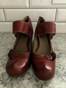 Lirio Portugal Women's EU 41 Red Leather Heels Button Unique Shoes Lovely VGUC - Picture 1 of 12