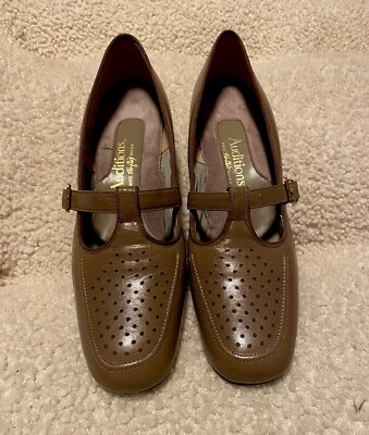 Tacón de gatito vintage estilo Mary Jane Auditions Foto 1 de 4