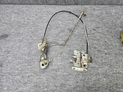 Conjunto de pestillo de bloqueo superior plegable convertible Mercedes R107 380 Sl 450 SL fabricante de equipos originales Foto 1 de 4